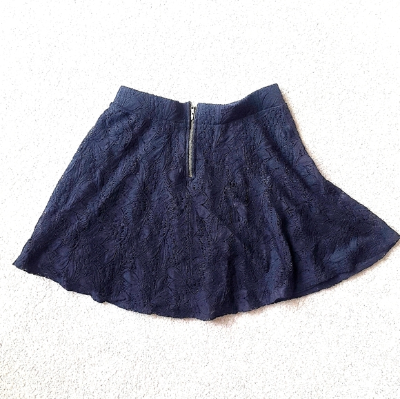 Skirt. Black, floral, Mid-thigh - Picture 2 of 2